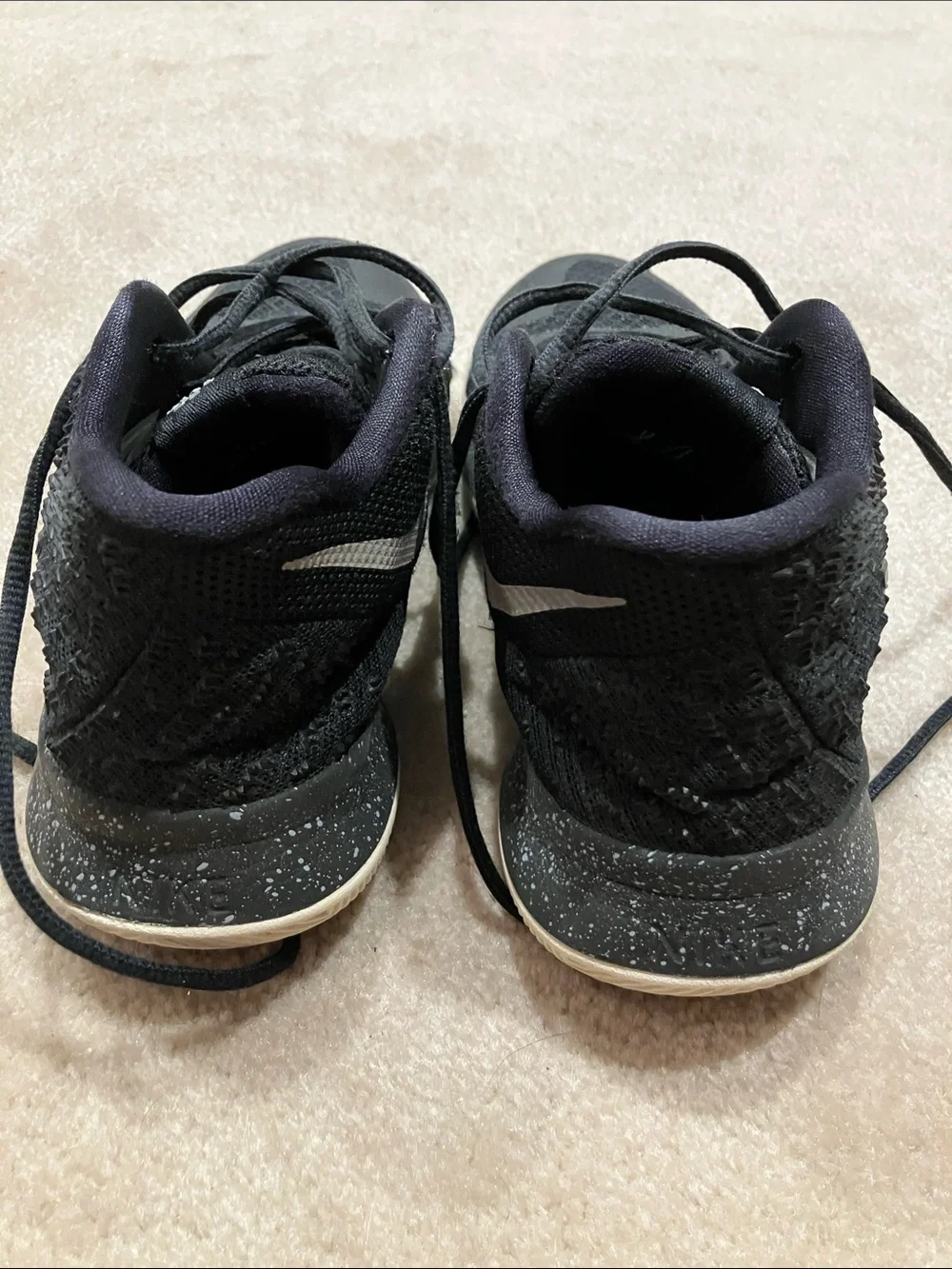 Nike Black Kyrie boys Low-Top Athletic Basketball Shoes
